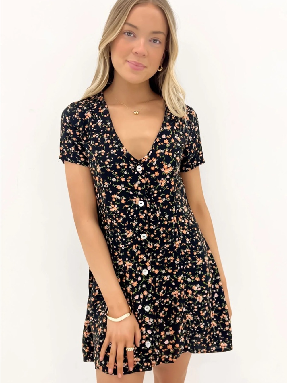 NWT Black Floral Button-Front V-Neck Dress. Medium